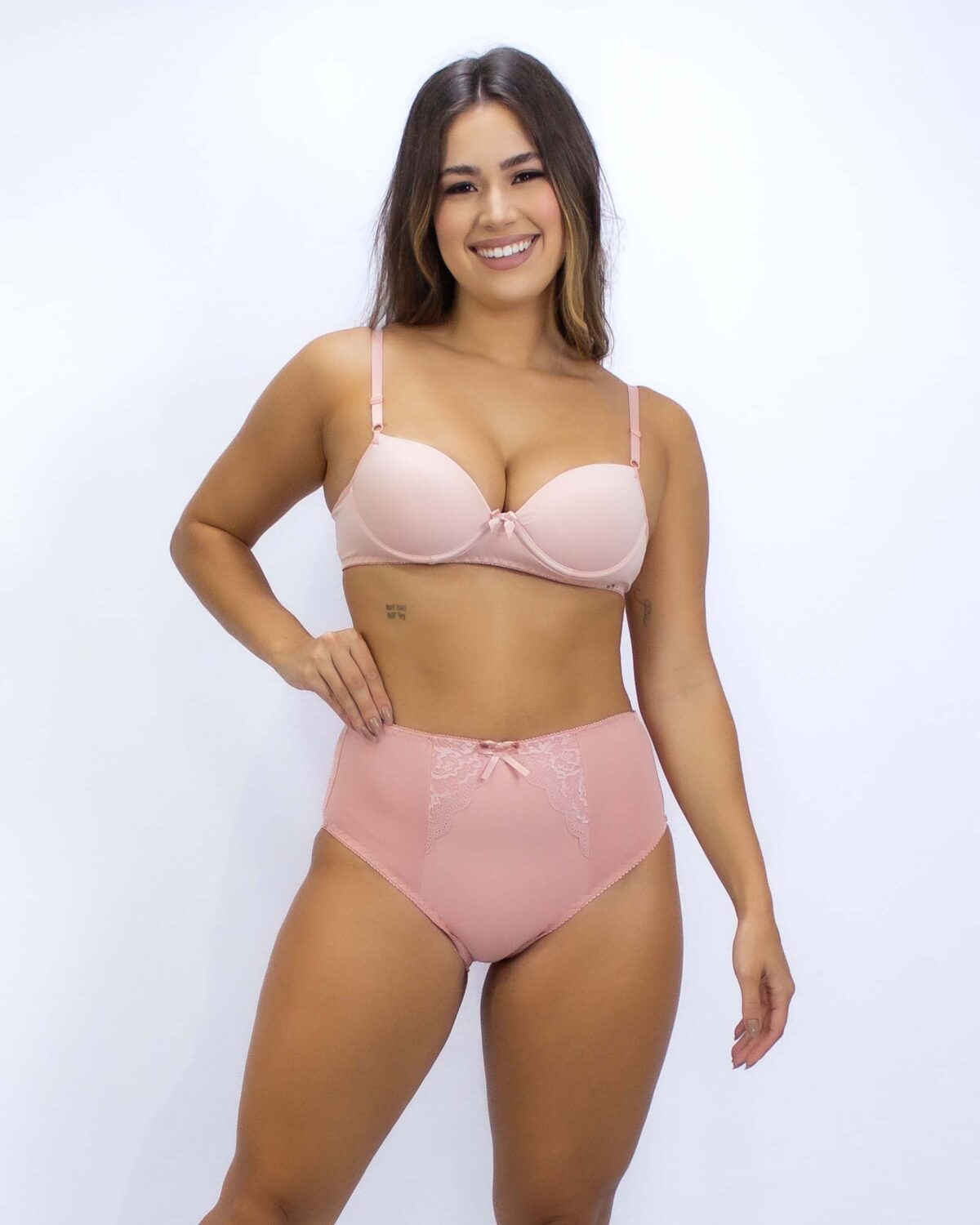 Calcinha hotpant de cintura alta e renda sobreposta rosa