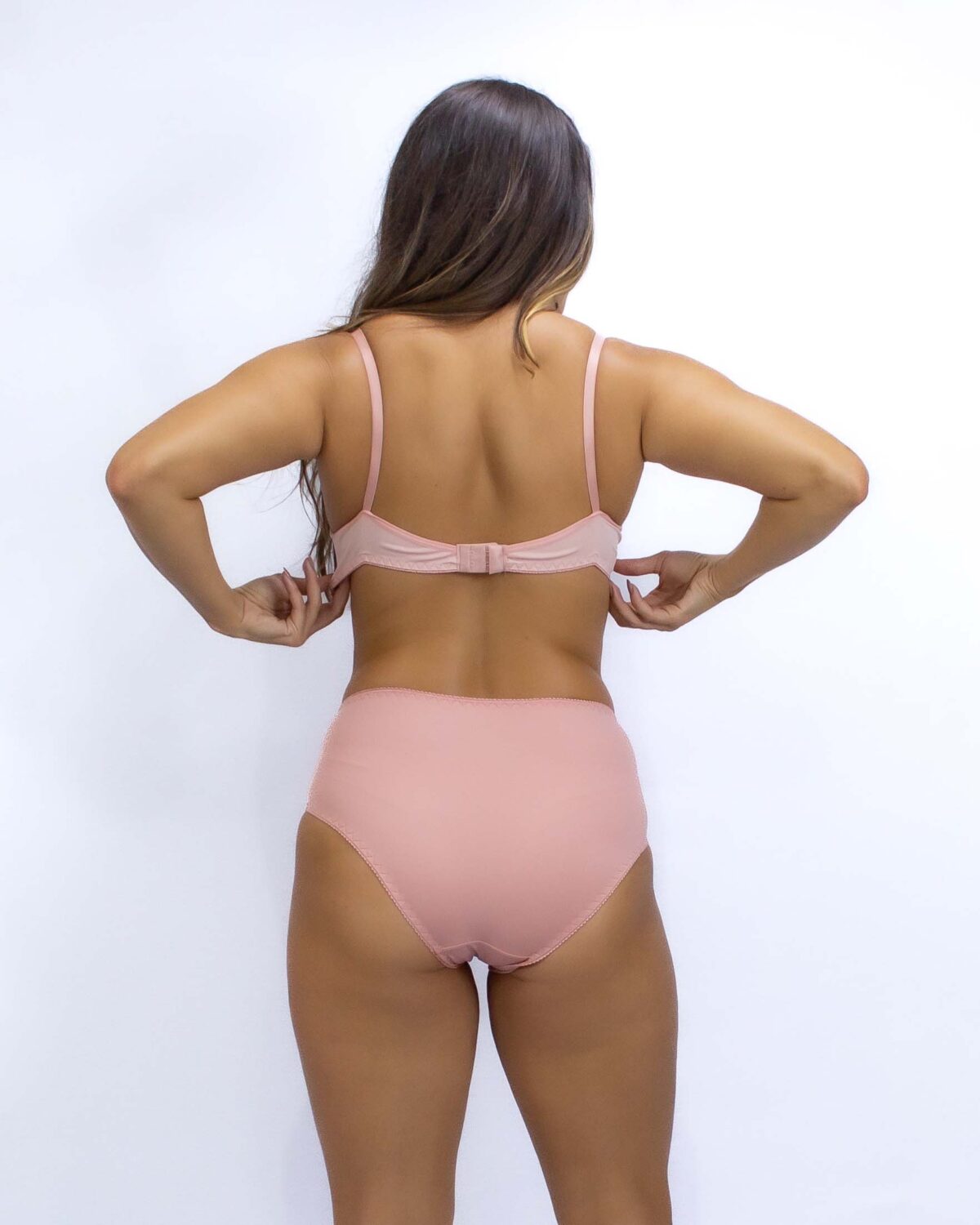 Costas da Calcinha hotpant de cintura alta e renda sobreposta rosa